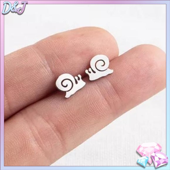 Diamonds & Jules Jewelry - 💎✨ Tiny Snail Earrings